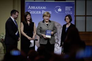 Bundeskanzlerin Dr. Angela Merkel erhielt am 2. Dezember 2015
